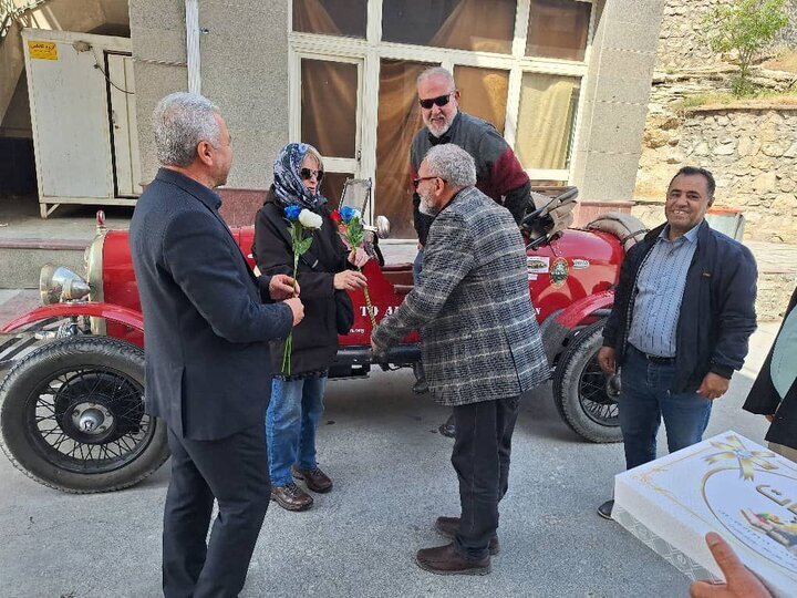 ایرانگردی زوج استرالیایی با خودروی تاریخی