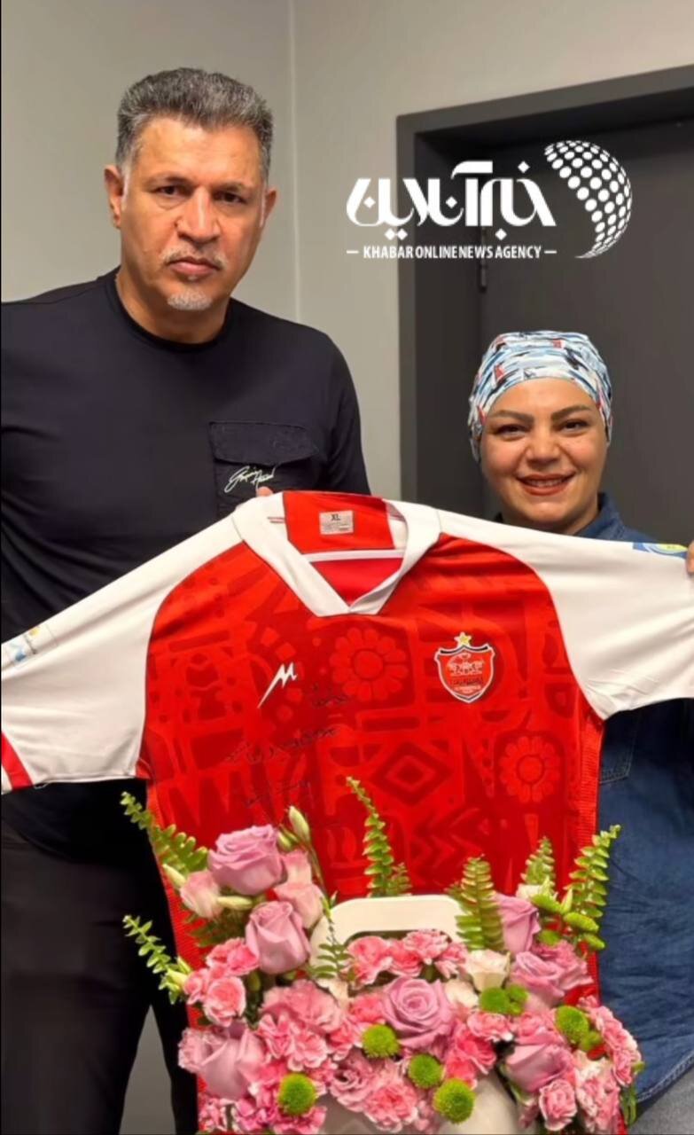 هدیه علی دایی به یک زن هوادار پرسپولیس
