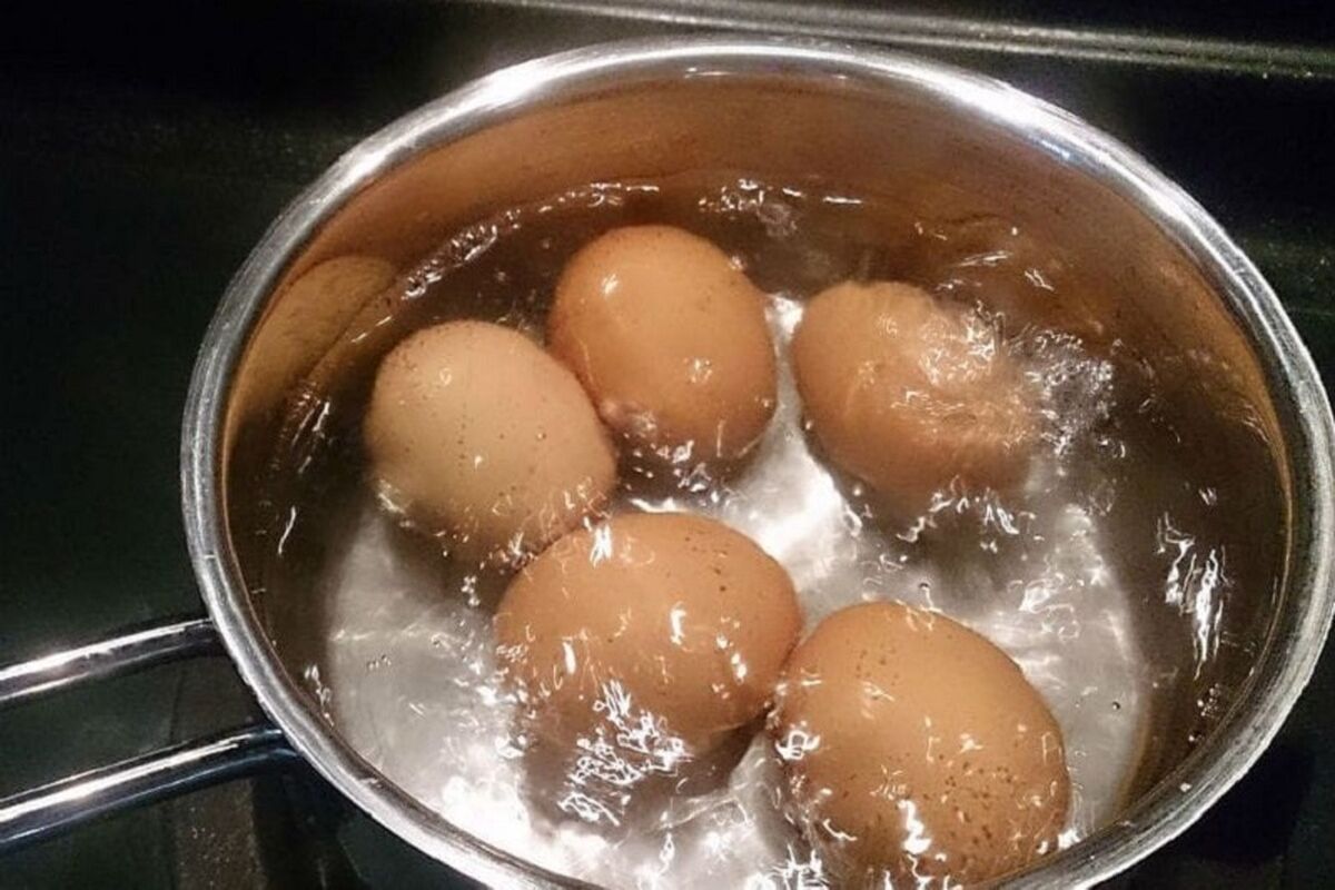 خواصی که هیچکس از آب تخم مرغ آبپز خبر نداره و اونو دور میریزه
