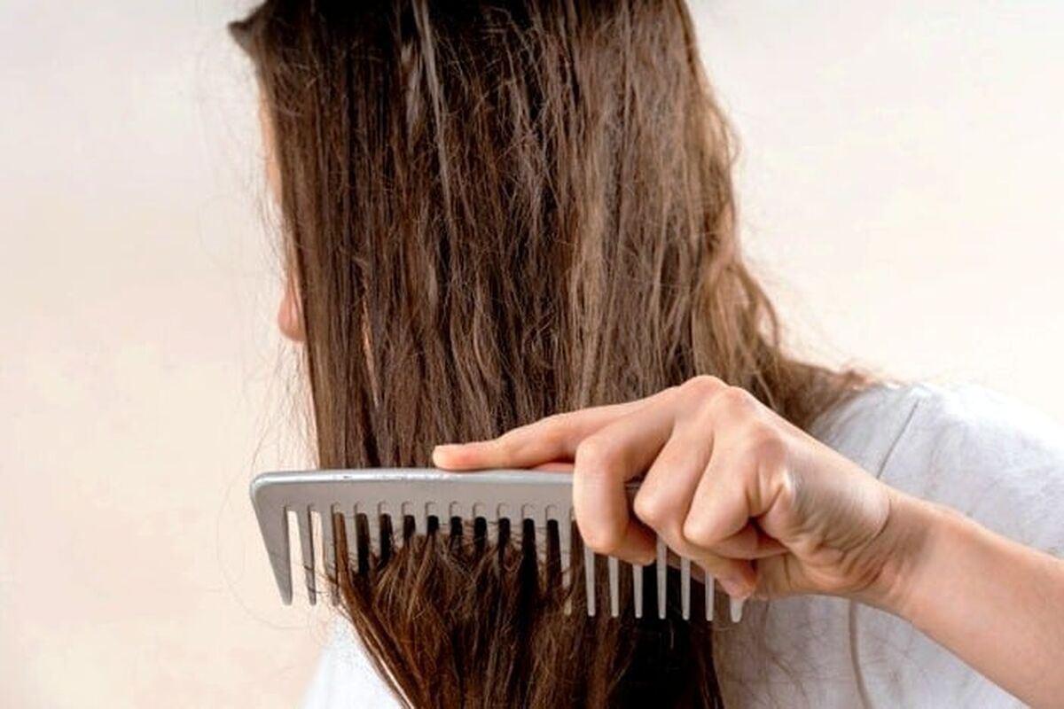 تو ۳ سوت تمام گره های موهاتو باز کن | روش های عالی برای موهای گره خورده