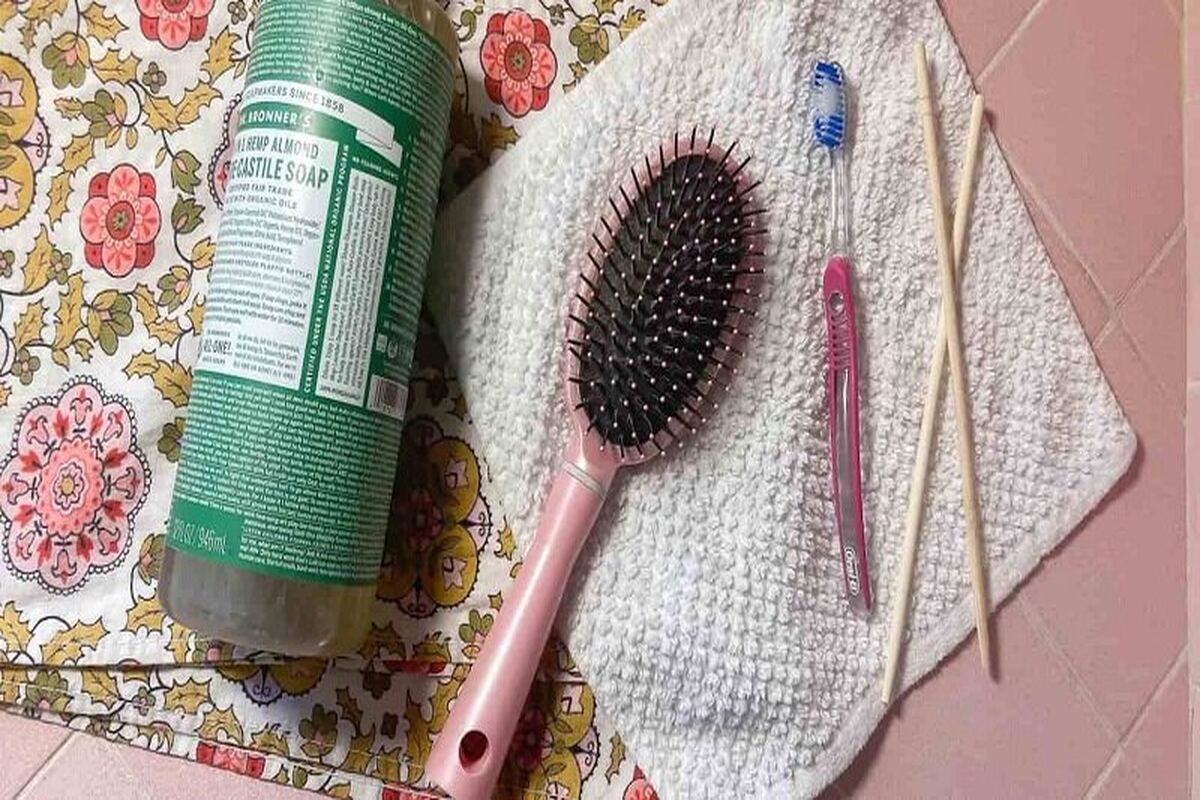 نکاتی برای تمیز کردن برس مو | چرا باید برس را تمیز کرد؟