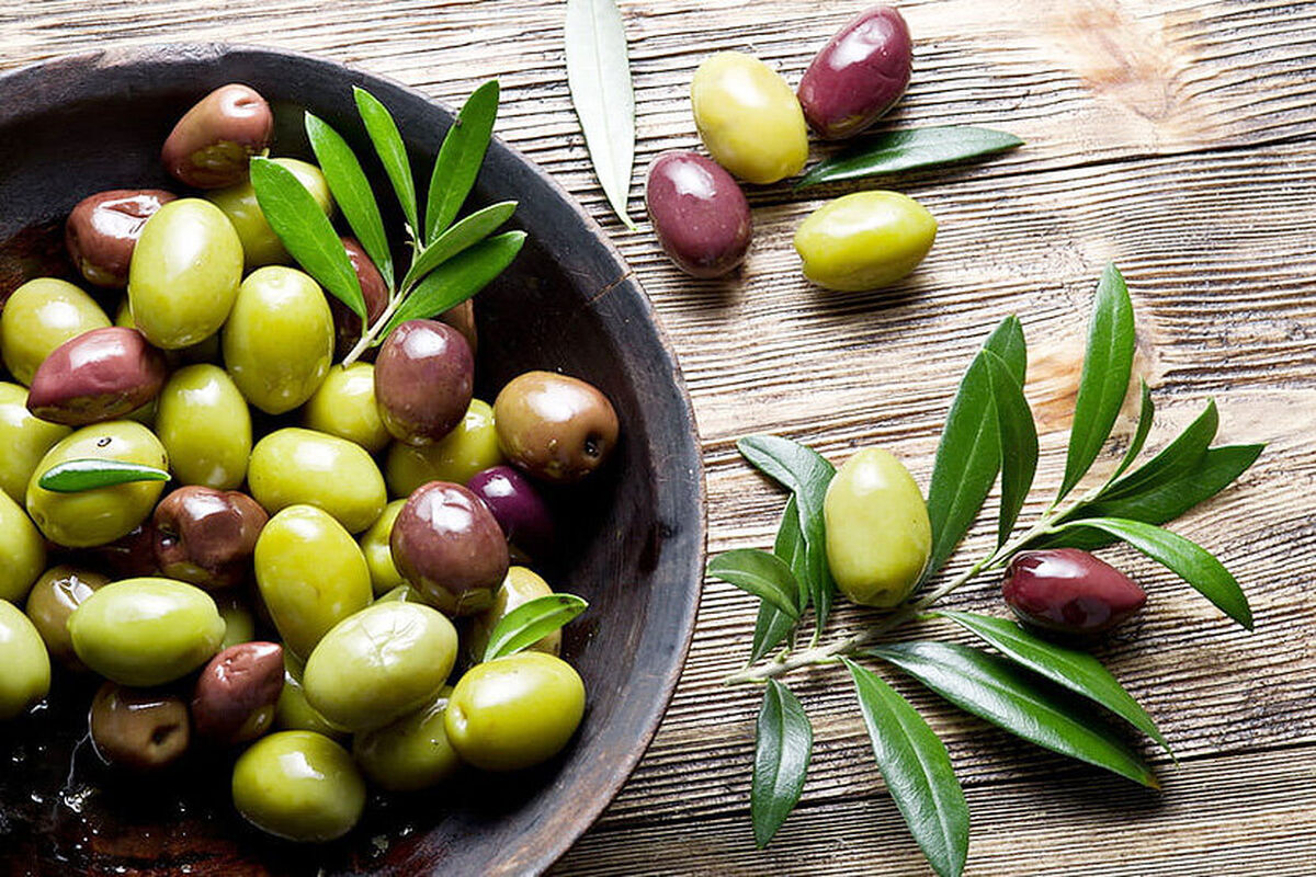 عوارض مصرف زیاد روغن زیتون | این افراد روغن زیتون مصرف نکنند!