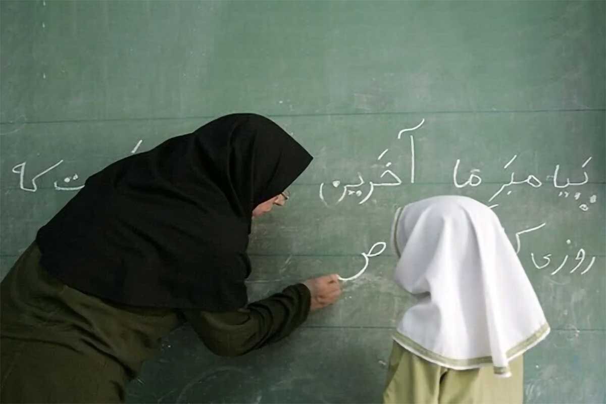 معلمان و فرهنگیان بازنشسته ۵۰۰ میلیون تومان وام بگیرید + جزئیات