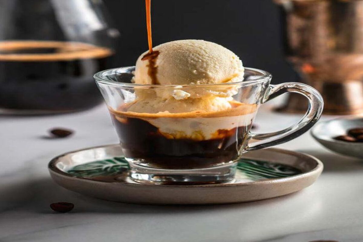 طرز تهیه آفوگاتو یا قهوه بستنی در ۵ دقیقه / یک دسر کافی شاپی با دو ماده ساده!