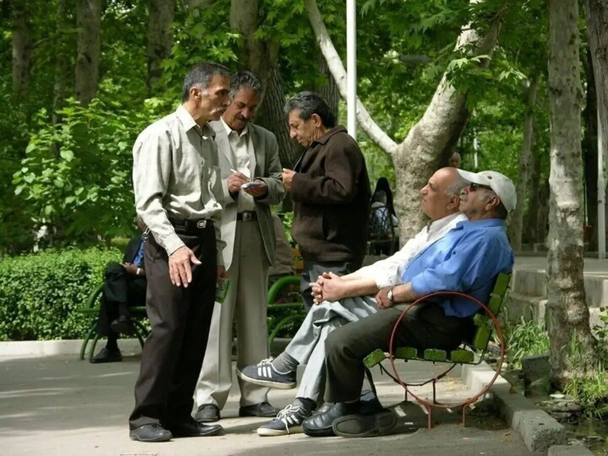 بازنشستگان واجد شرایط از روز ۲۰ هر ماه اعتبار خرید معادل مستمری می گیرند