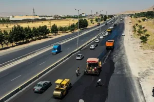 ترافیک سنگین در آزادراه قزوین-کرج-تهران؛ بارش باران و مه در برخی محورهای شمالی