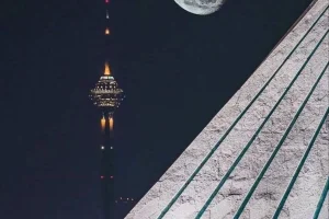 تصویر هنری برج میلاد تهران در کنار ماه بدر و نمایی از برج آزادی