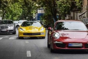 دبیر شورای عالی مناطق آزاد: ورود خودروهای لوکس با شرایط اقتصادی مردم سازگار نیست