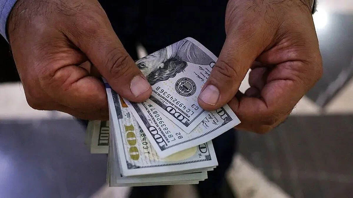 رشد نجومی قیمت ها در بازار ارز دلار ۱۱۸ هزار تومان گران شد جدول