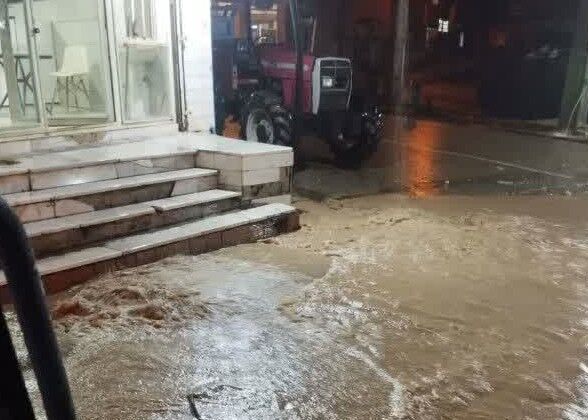 سیلاب محور فرعی مظفرآباد در جنوب کرمان را مسدود کرد