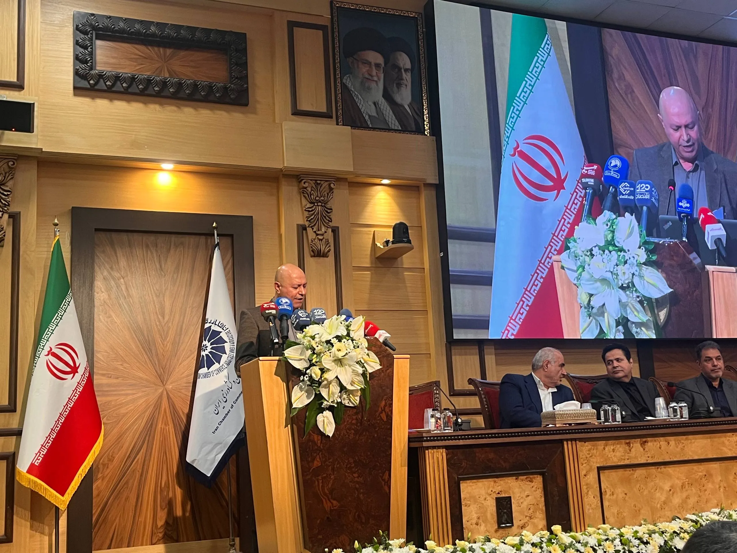 شکوری خواستار برنامه زمان بندی شده اتاق ایران برای رفع موانع تولید شد