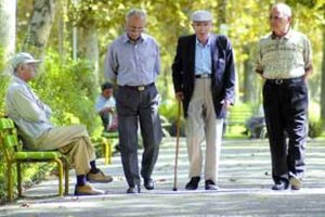 طرح تأمین رفاه امکان خرید ۱۰ روز پیش از واریز مستمری را فراهم می‌کند