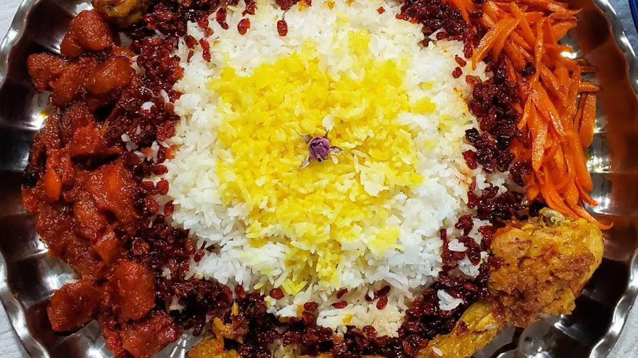 طرز تهیه آلو پلو مجلسی با طعم ملس و عطر زعفران