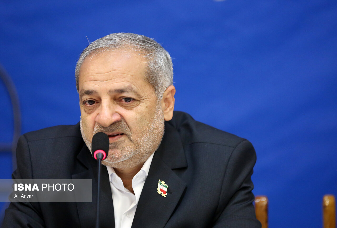 وزیر آموزش وپرورش برای حمایت از دانش آموزان محجبه آذربایجانی برنامه ریزی می کند