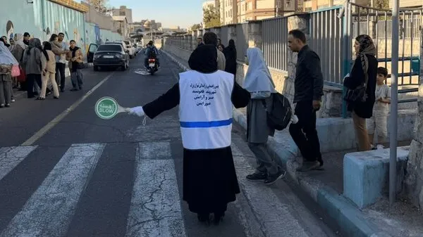 پلیس راهور تهران طرح مهرآفرینان را در معابر ۳۵۰ دبستان دخترانه اجرا کرد